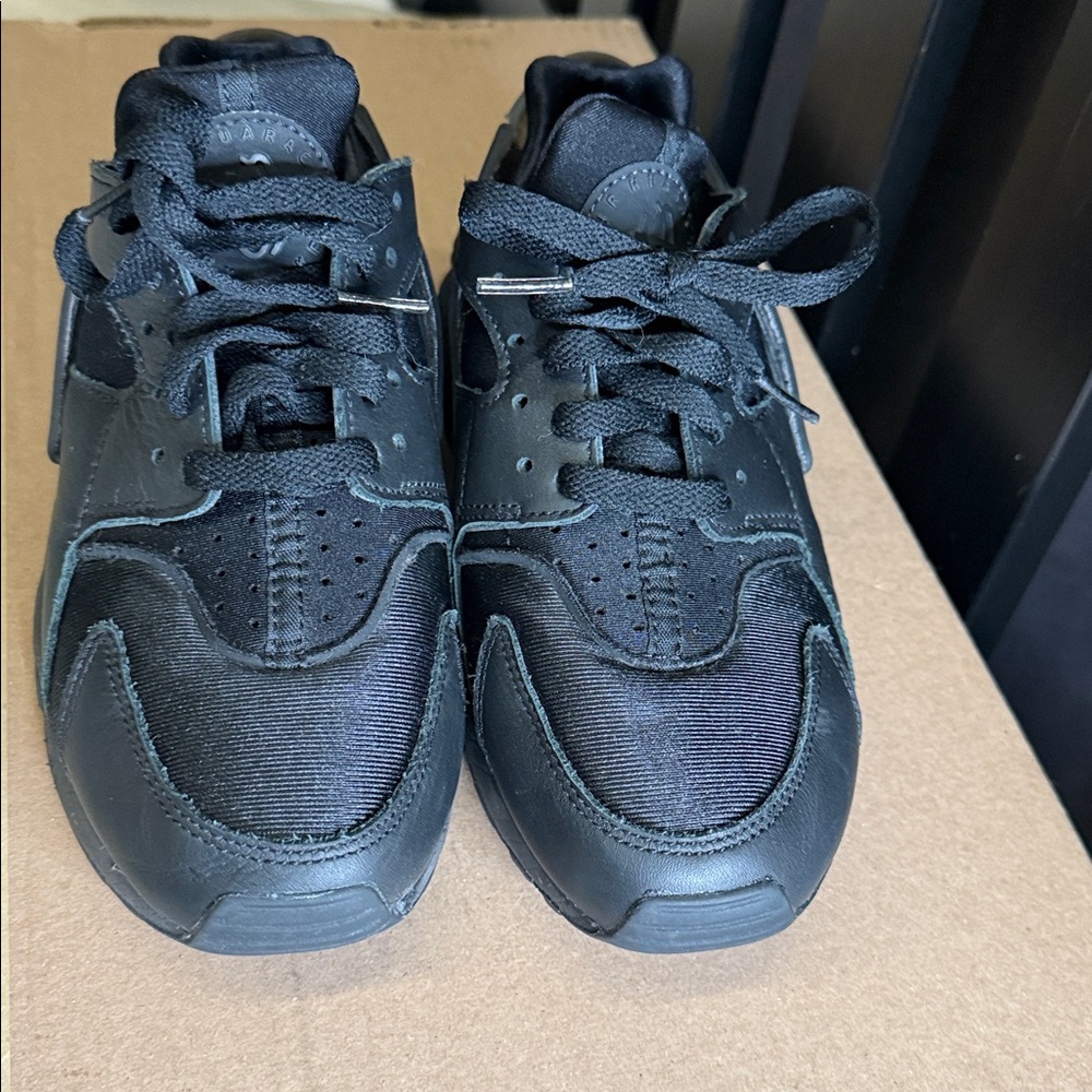 Nike Hurache Black